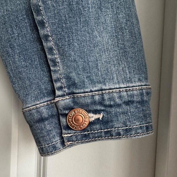 Levi’s Girls Distressed Denim Cropped Jean Jacket Classic Blue Wash Size Medium - Picture 10 of 10